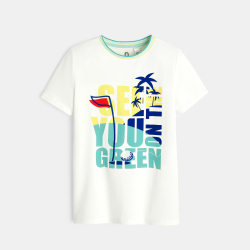 تيشيرت بأكمام قصيرة مزيّن برسمة باللون الأبيض للأولاد